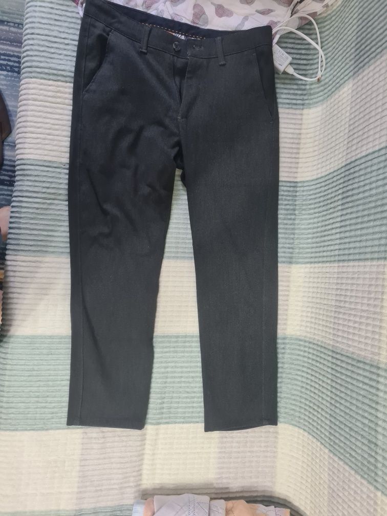 Брюки Zara, размер 31 — стильные и удобные, подойдут ко всему!