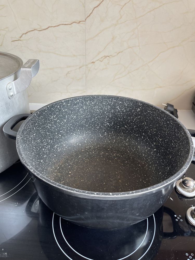 Продам кастрюлю кухонную