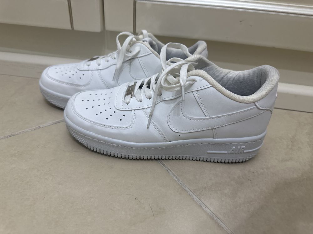 Белые кроссовки nike
