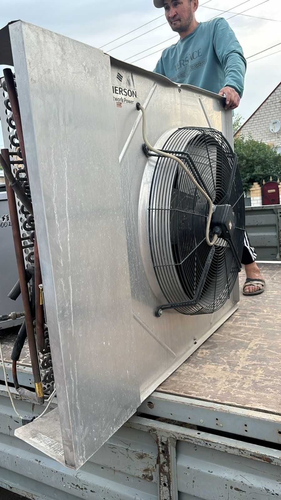 продам мониторы дешево