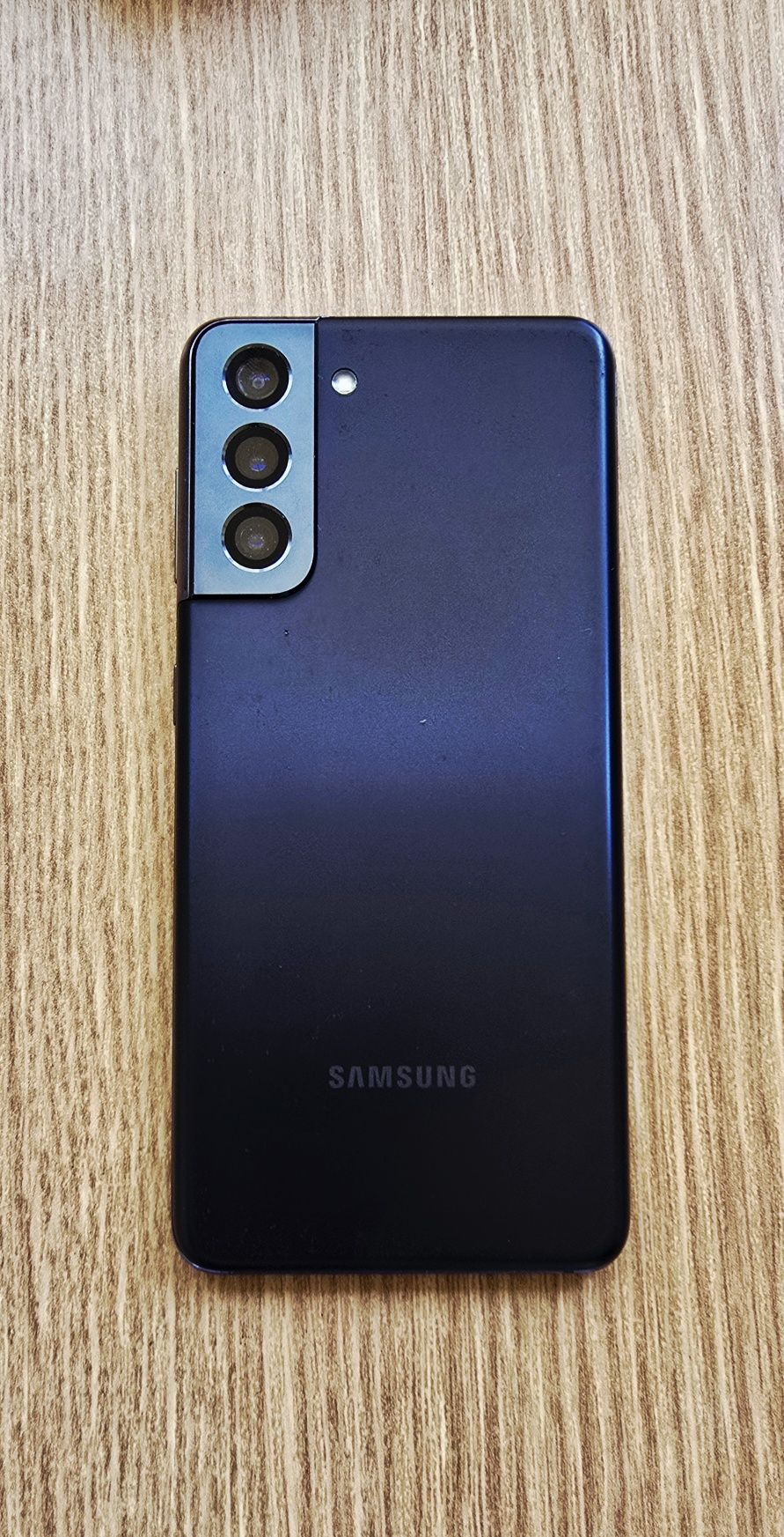 Samsung Galaxy S21 128 GB — хорошее состояние + 4 чехла в подарок