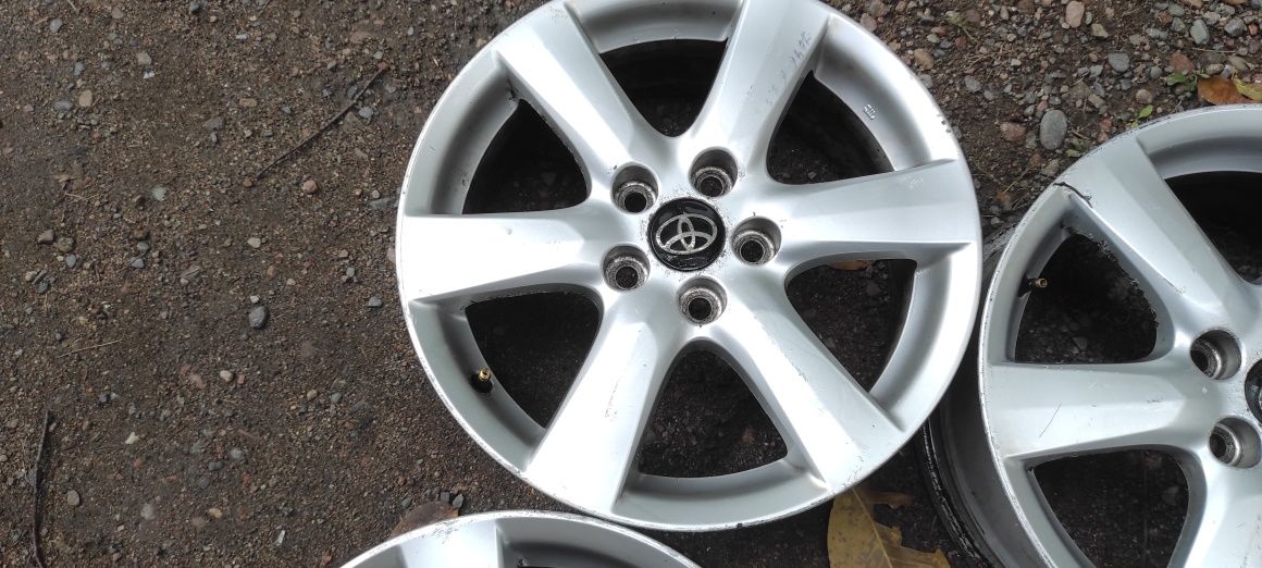 Комплект оригинальных дисков R17. Toyota
