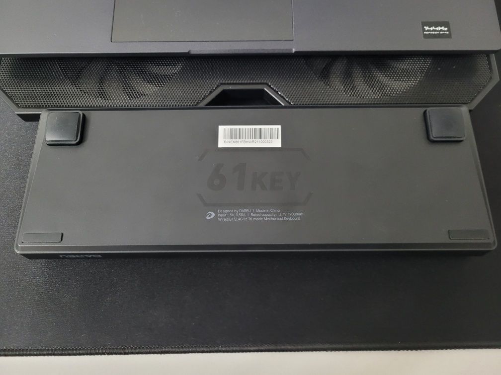 Продам механическую клавиатуру Dareu EK861 черного цвета.