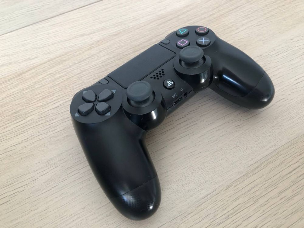 Оригинальный Геймпад на PlayStation 4 (черный)