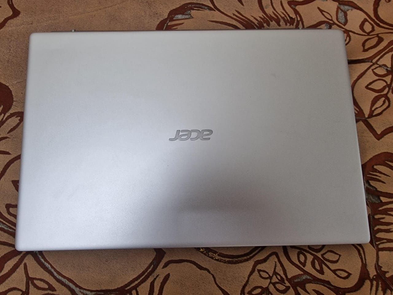 Продам ноутбук ультрабук acer swift сумка мышка