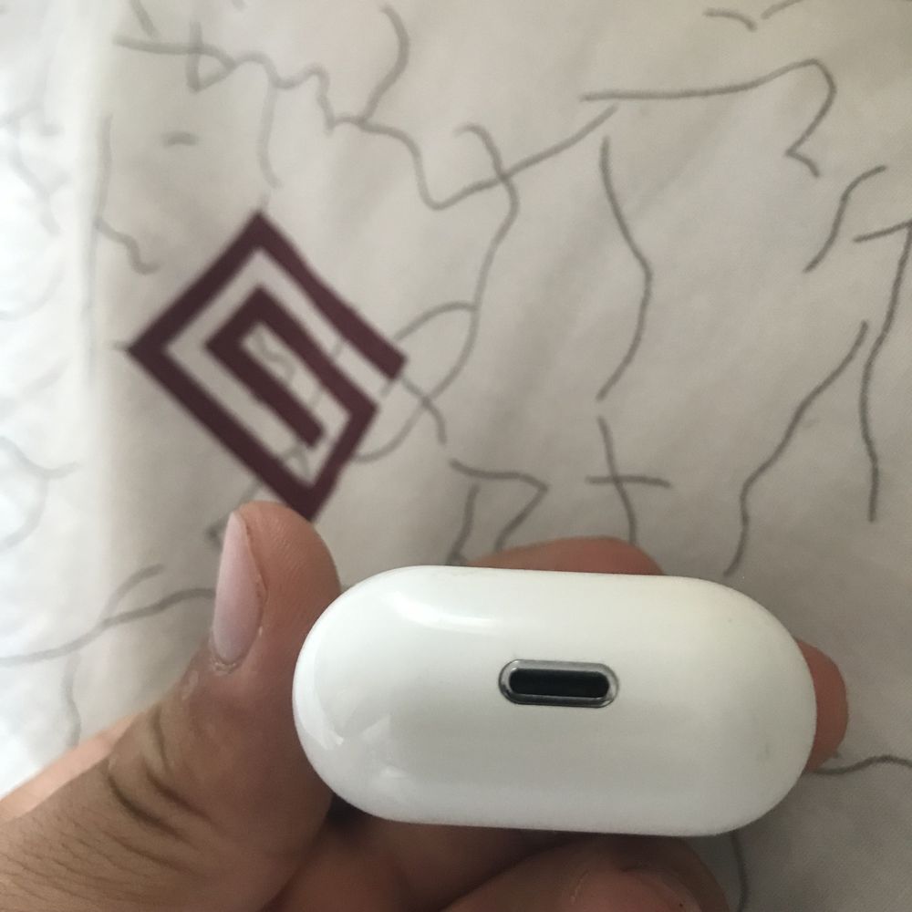 Наушники Airpods
