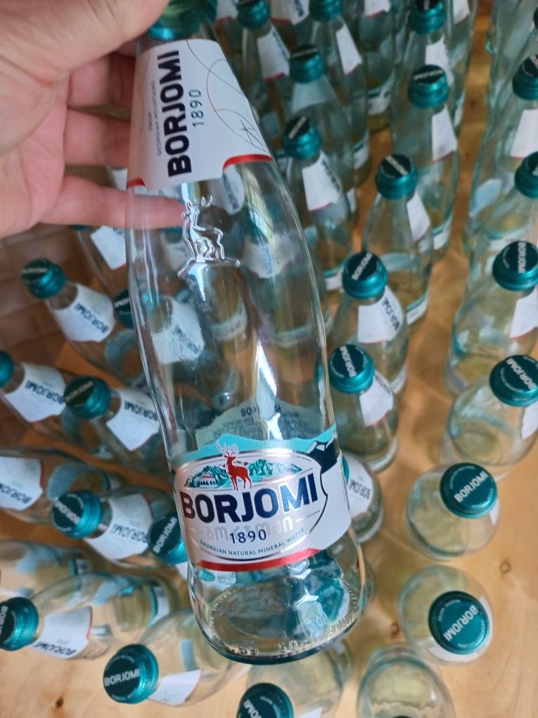 Продам Стеклянные Бутылки от Боржоми