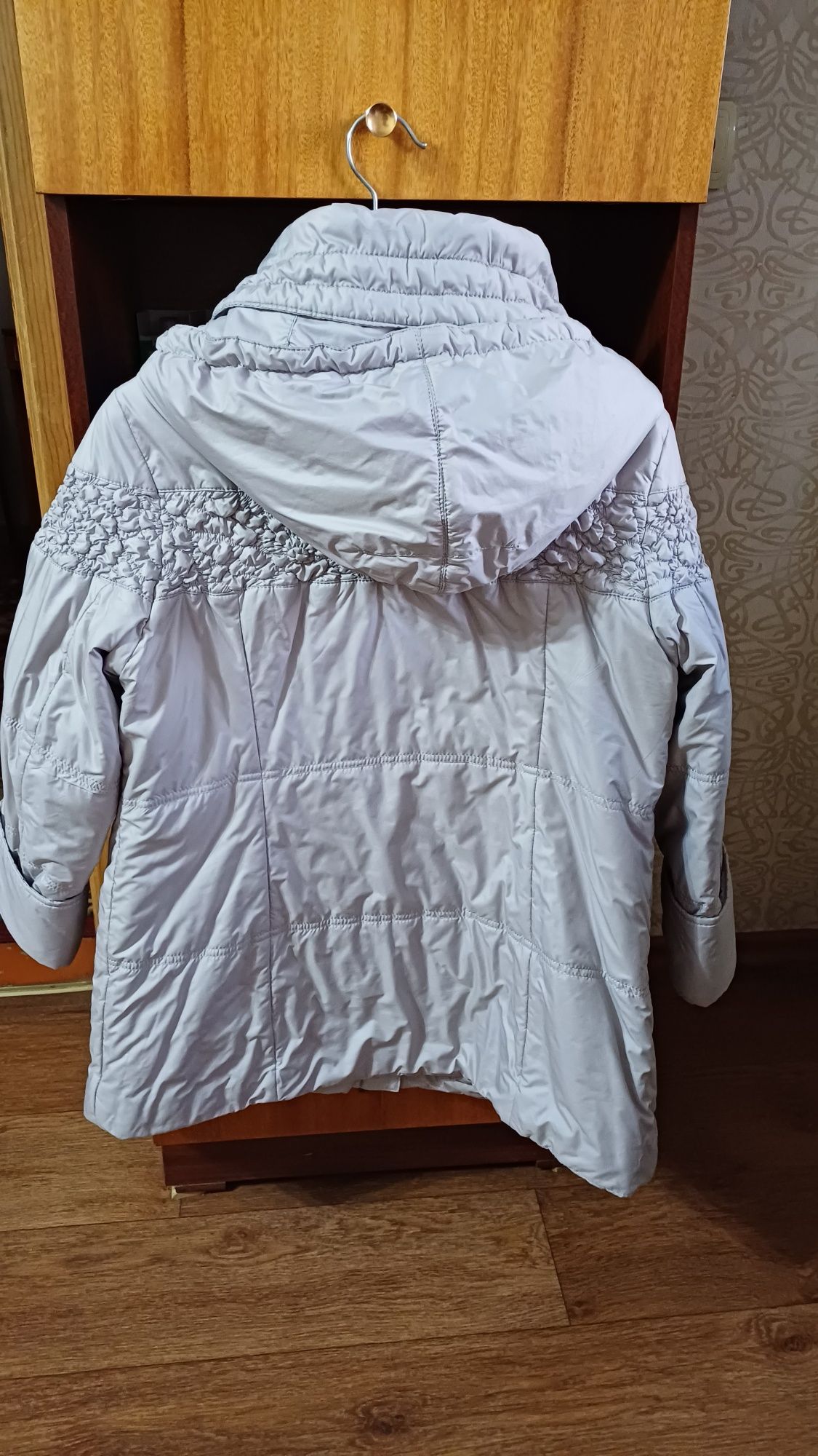 Продам женскую куртку