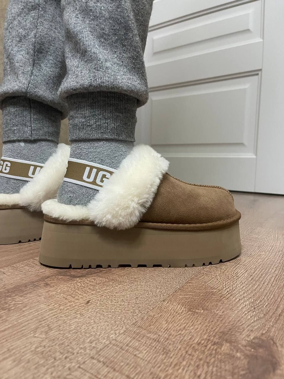 УГИ UGG натуральный мех и замша 38 размер