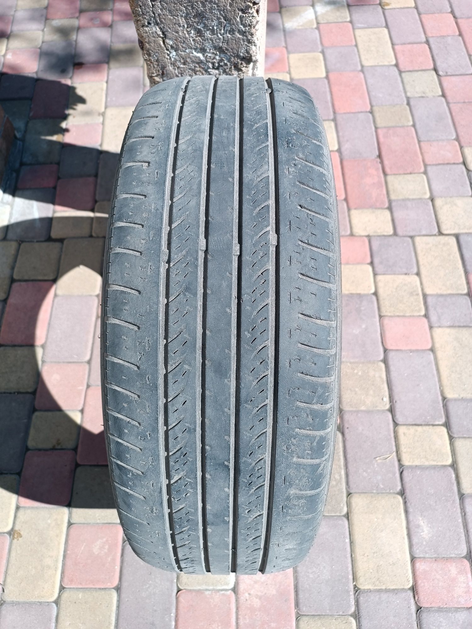 Продам летнюю резину 235/60R18