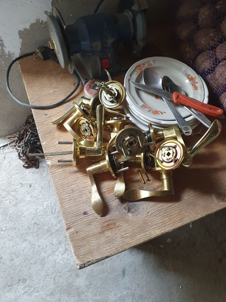 Продам двери 6 шт