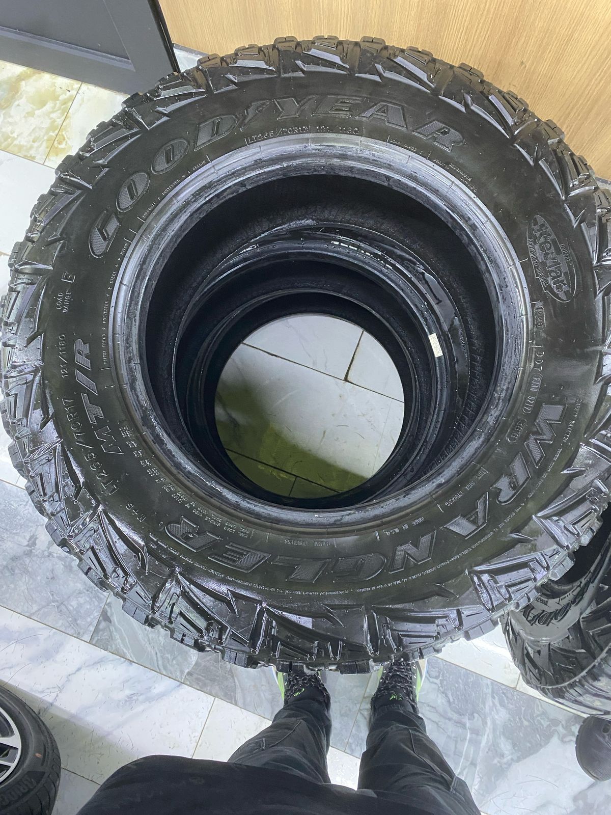 Покрышка LT265/70R17