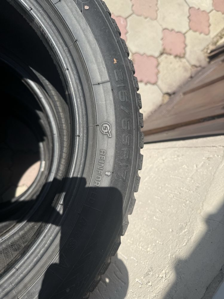 Шины Maxxis R17 зимние с Шипами почти Новые!