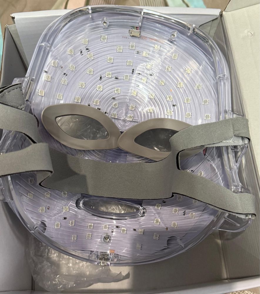 Продаётся световая маска ozge mask