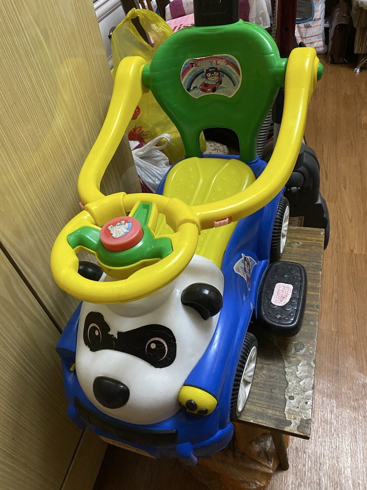 Продам машинку детскую