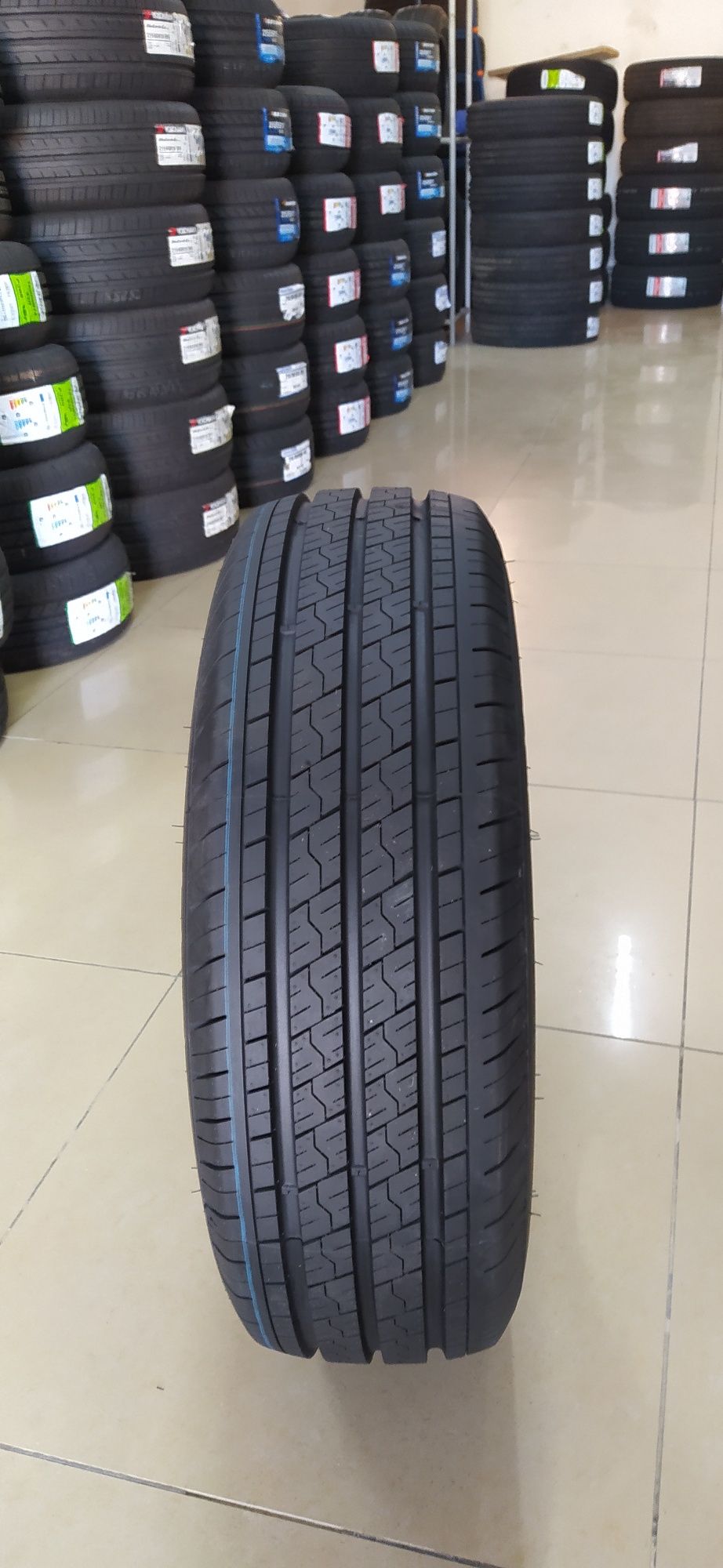 THREE-A 215/65R16C EFFITRAC 109/107T