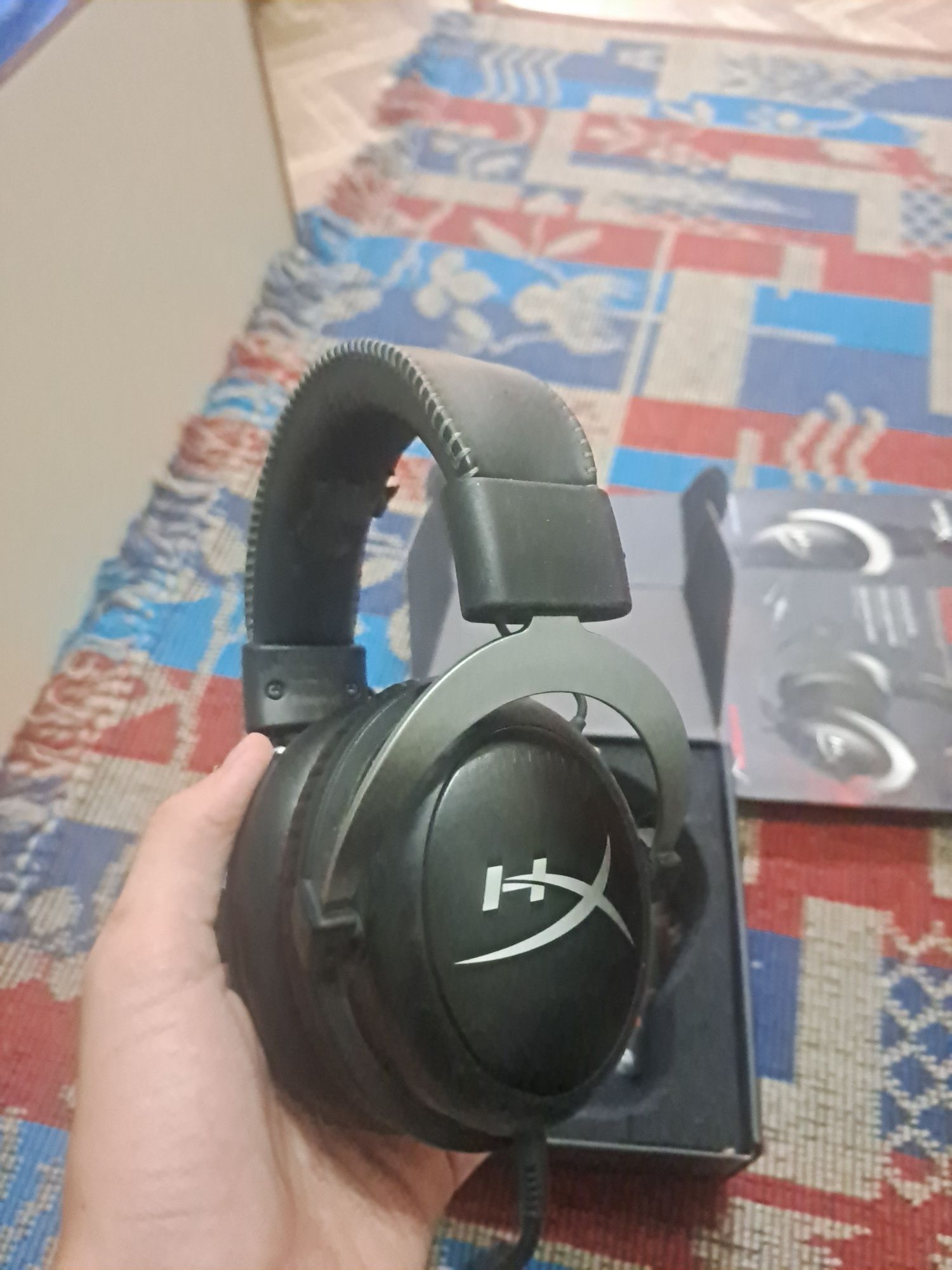 Наушники hyperX.    .