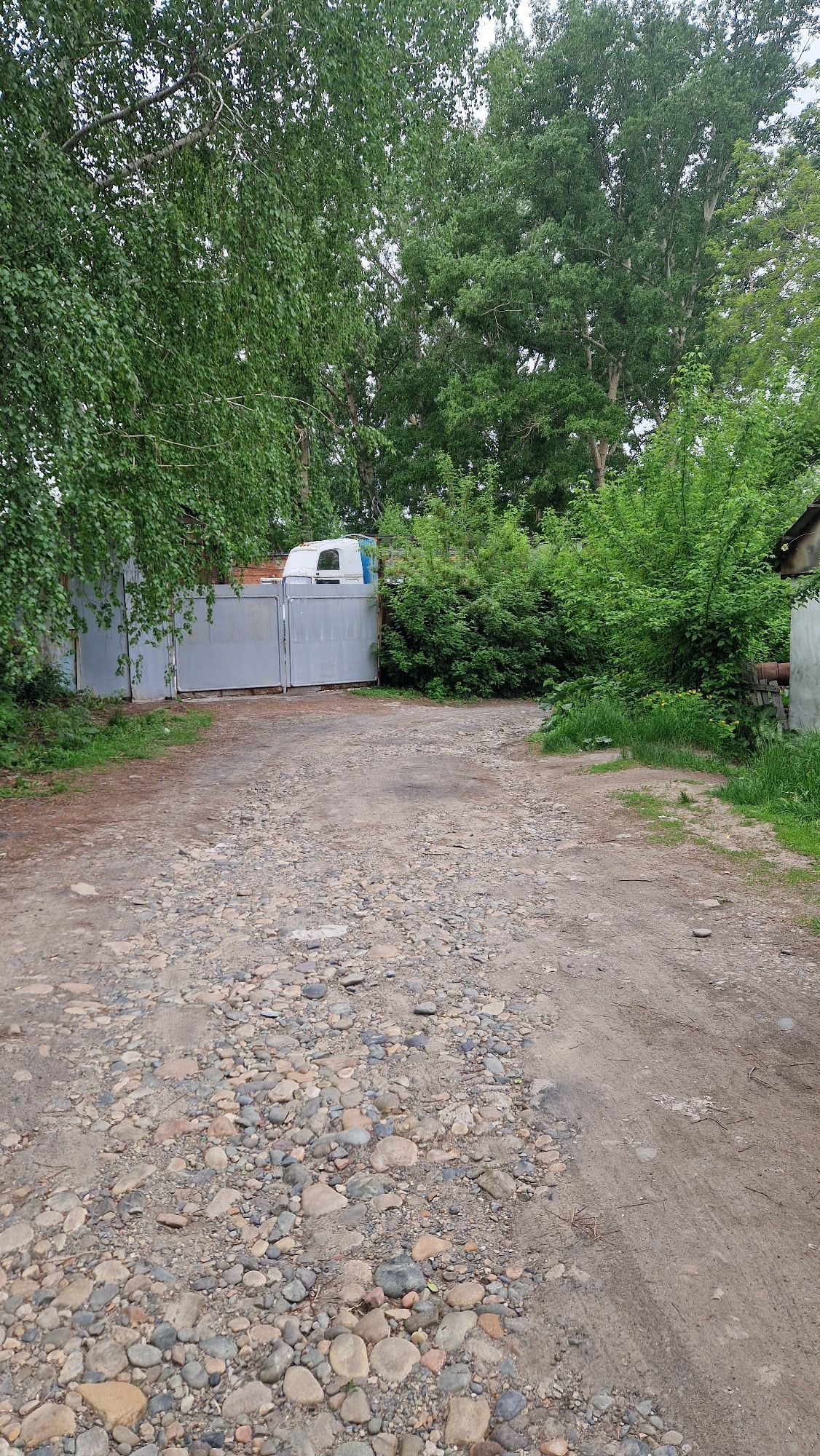 Продам автобазу 6 боксов,здание 11 комнат.Участок 15 соток