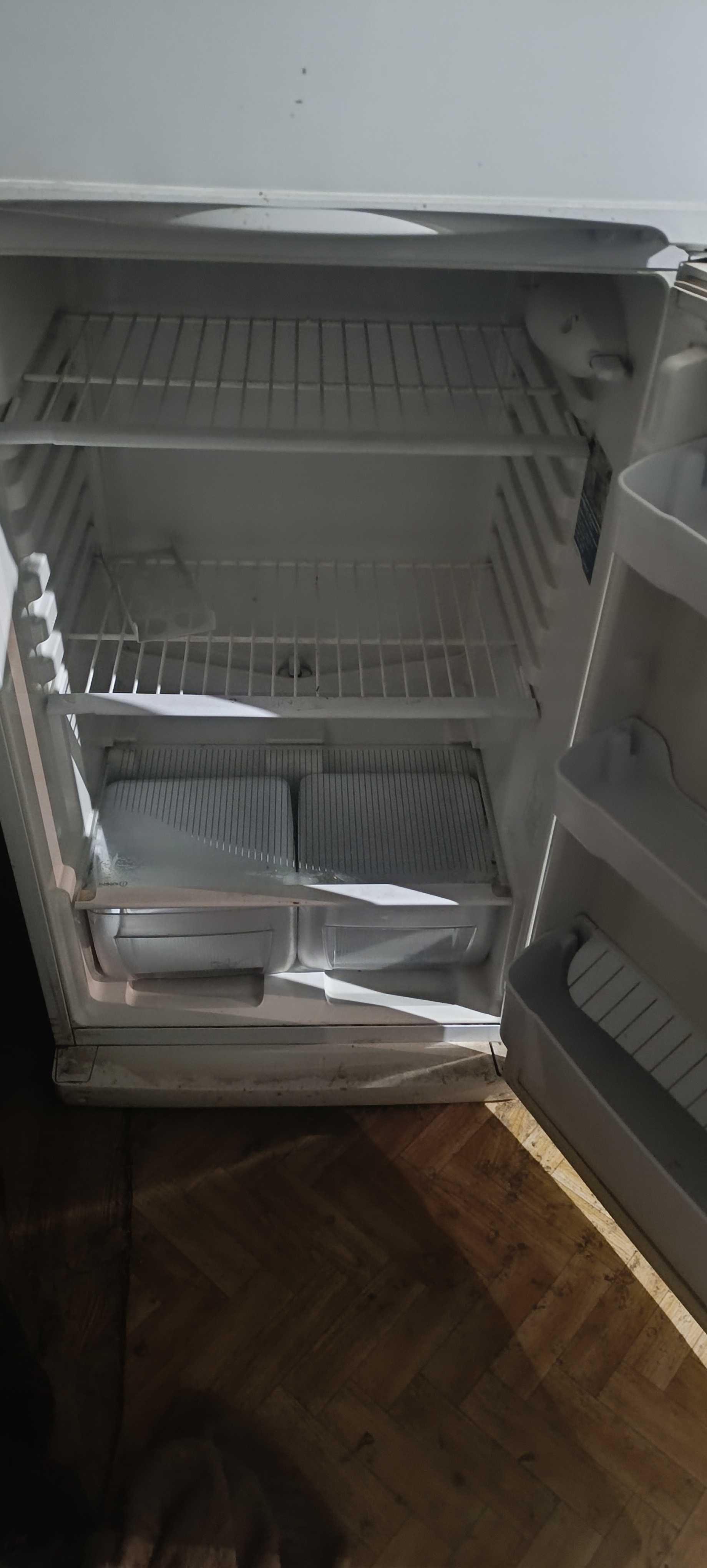 Холодильник INDESIT