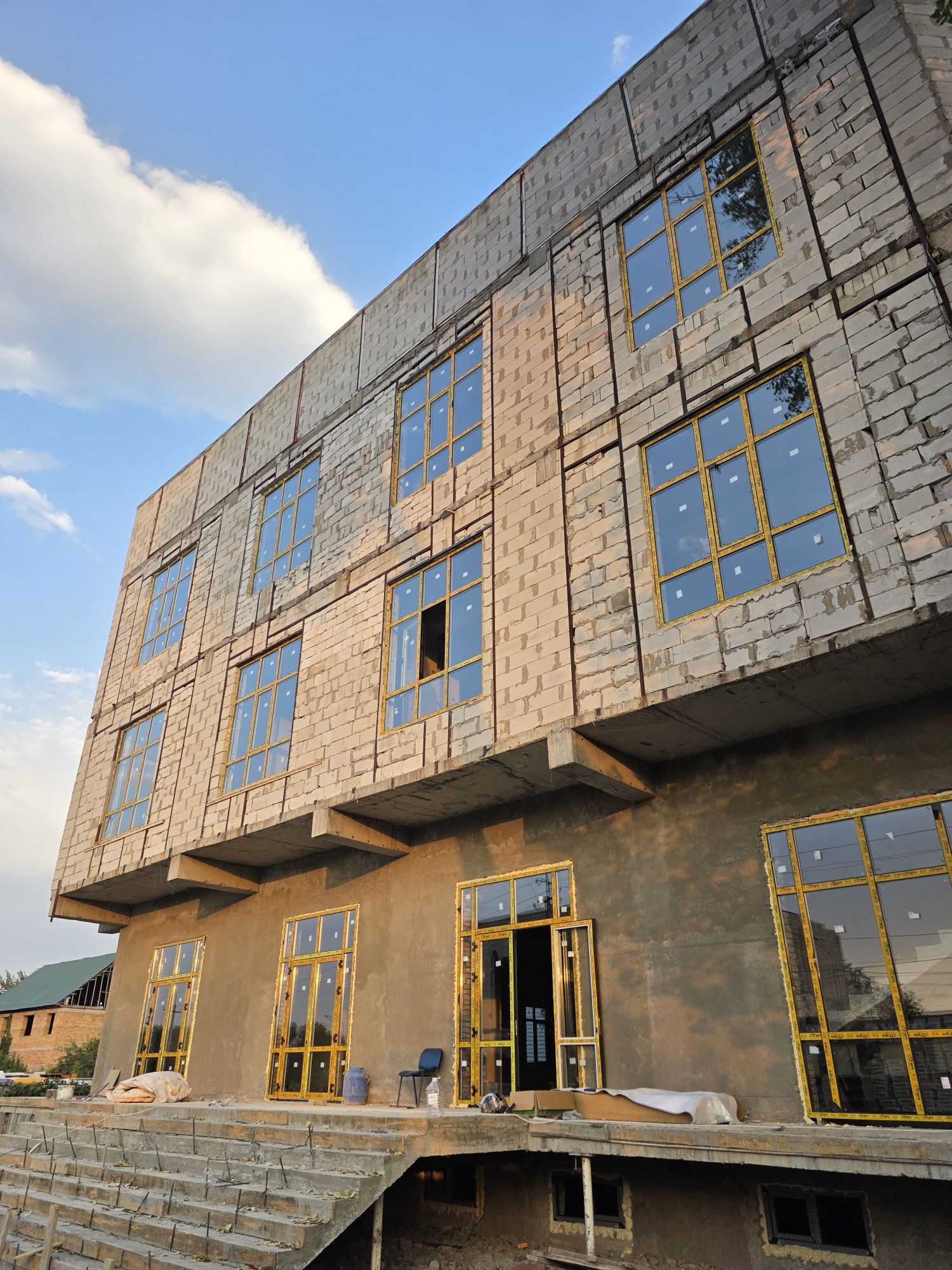 Продаётся ком помещение в