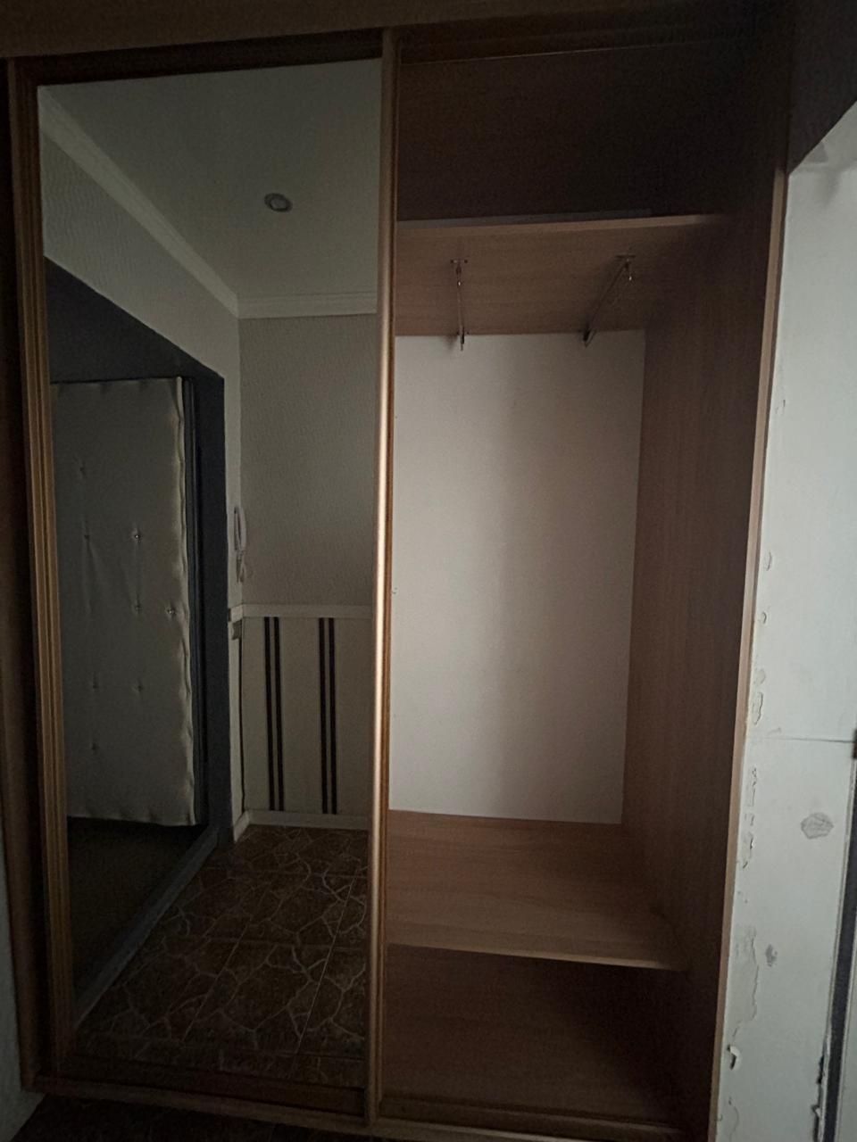 Продам вместительный шкаф в прихожую