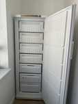 Вертикальный морозильник indesit