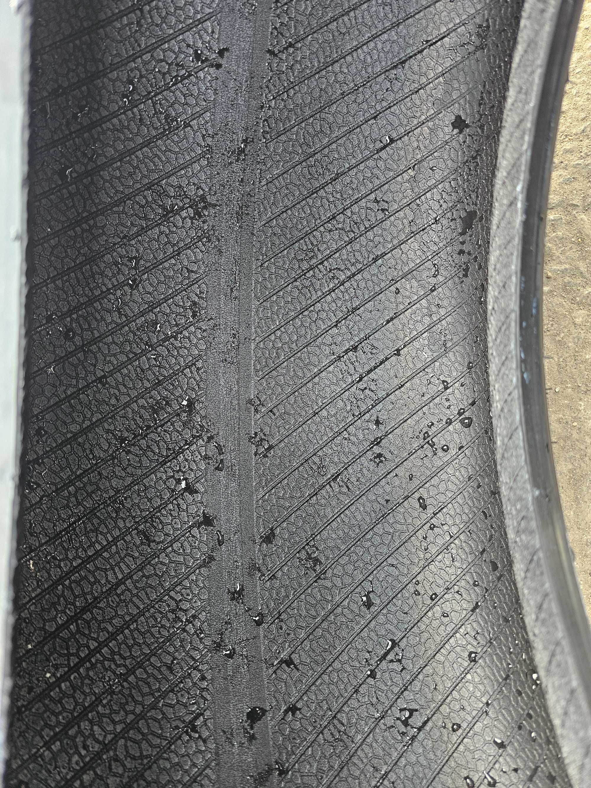 Автошины 235/60R18, 4 шт., зима (шипы), 07.2024 г. - 150 000 т.