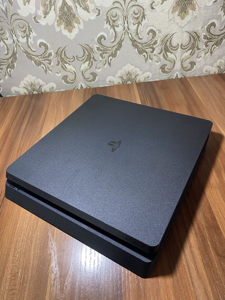 Playstation 4 slim