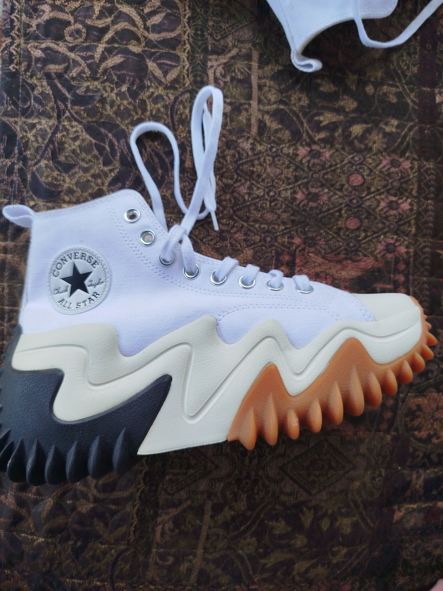 Converse Run Star Motion