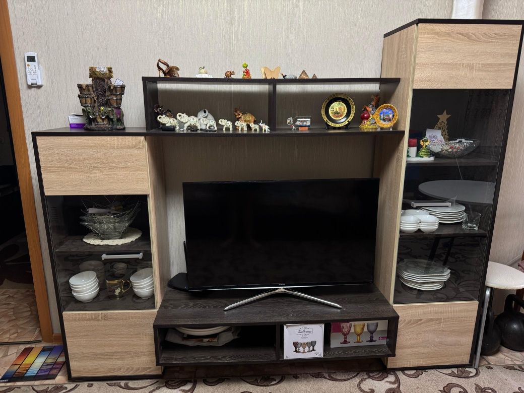 Стенка . Вместительная