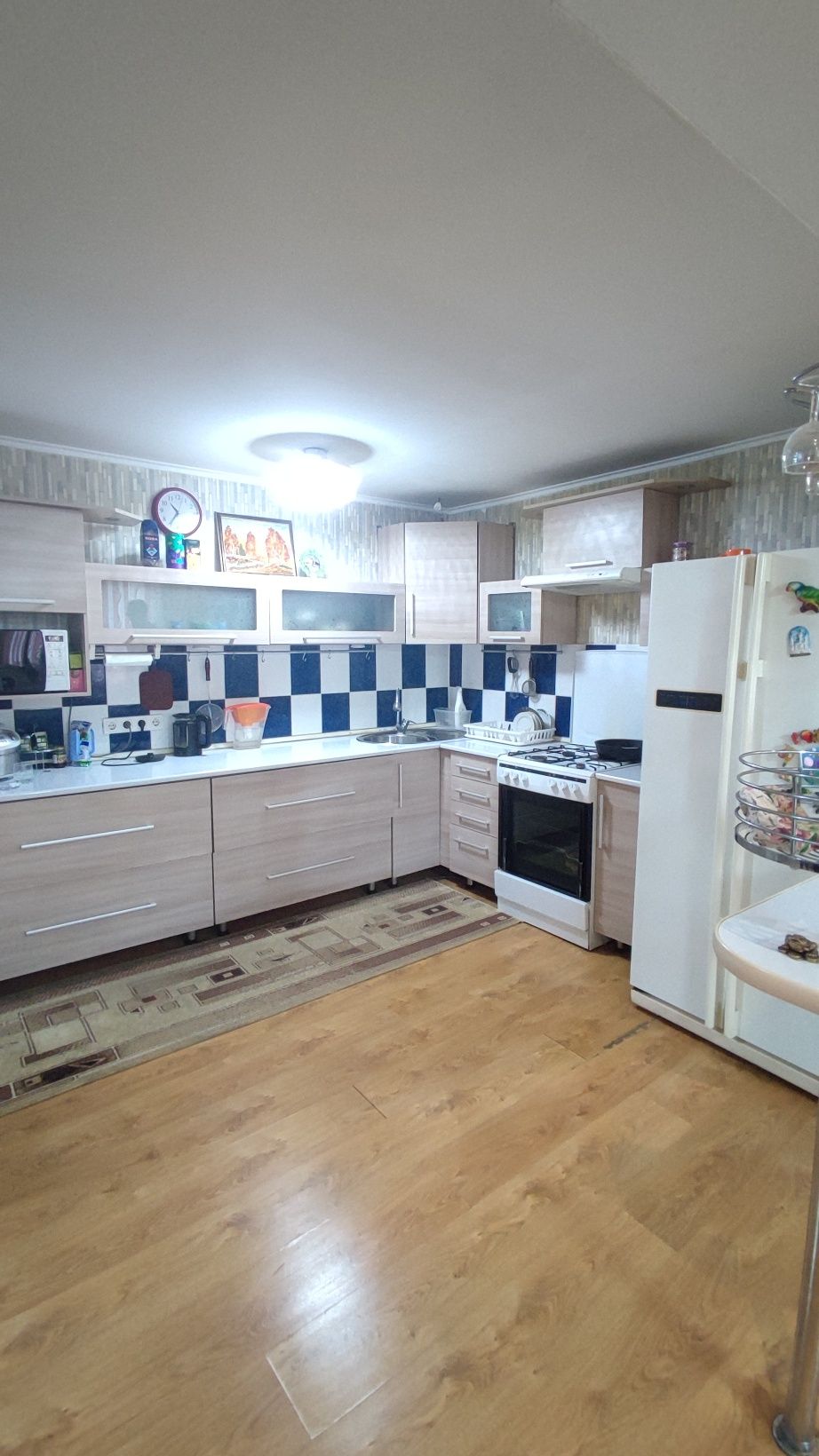 Продам домовладение 2 этажный дом, участок 30 соток. с. Белое.
