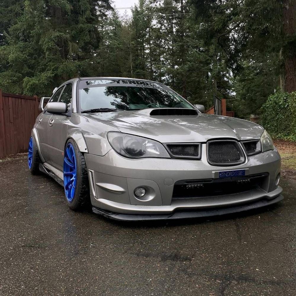 Бампер передний STI с отверстиями под туманки Subaru Impreza GDB Лиса
