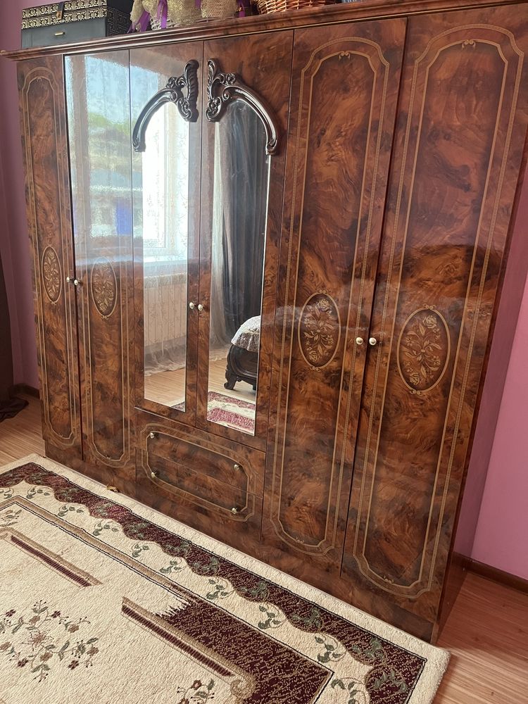 Спальный гарнитур