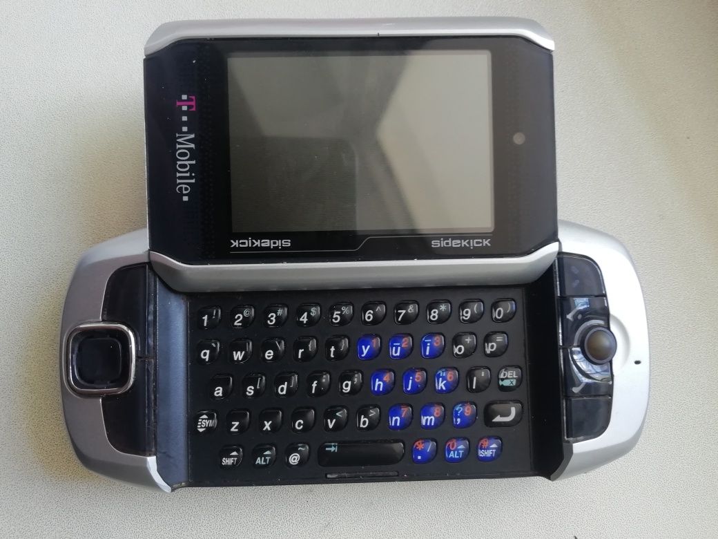 Продам в отличном состоянии T-Mobile Sidekick 3