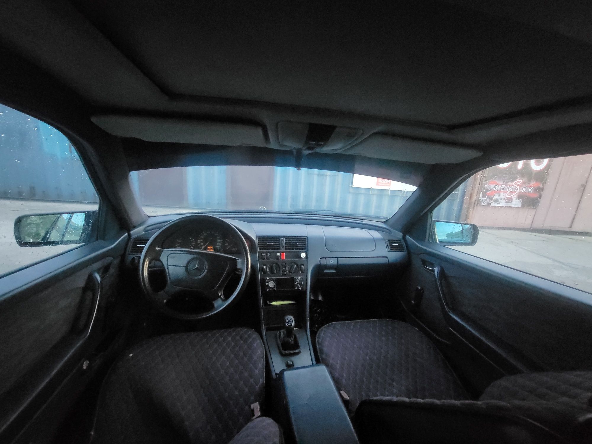 Продаю mercedes C180