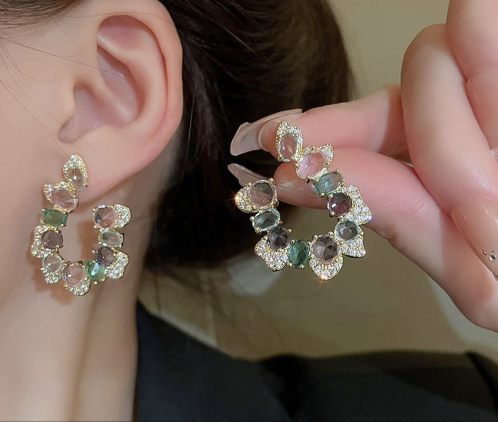 Серьги ,заколки .Очень красивые
