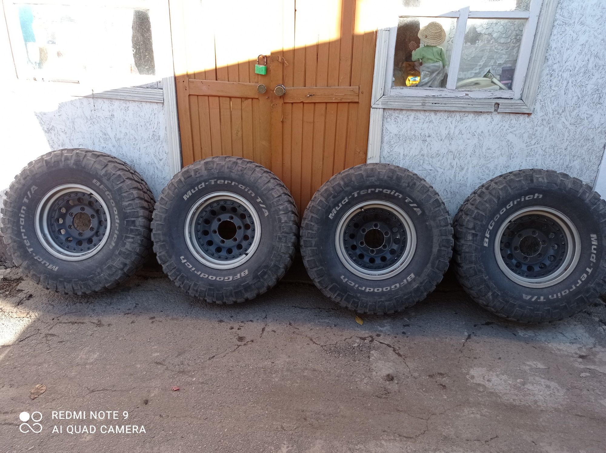 Продам резину с дисками. Летняя грязевая. В отличном состоянии
