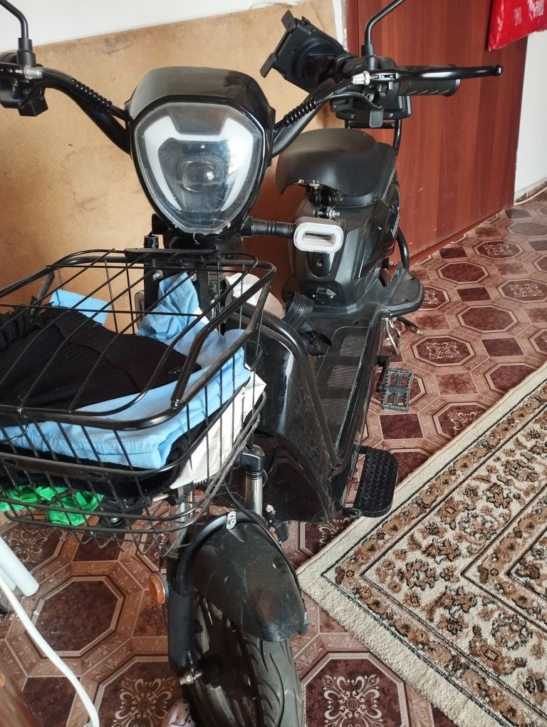 Продам электро скутер  Отличный Срочно
