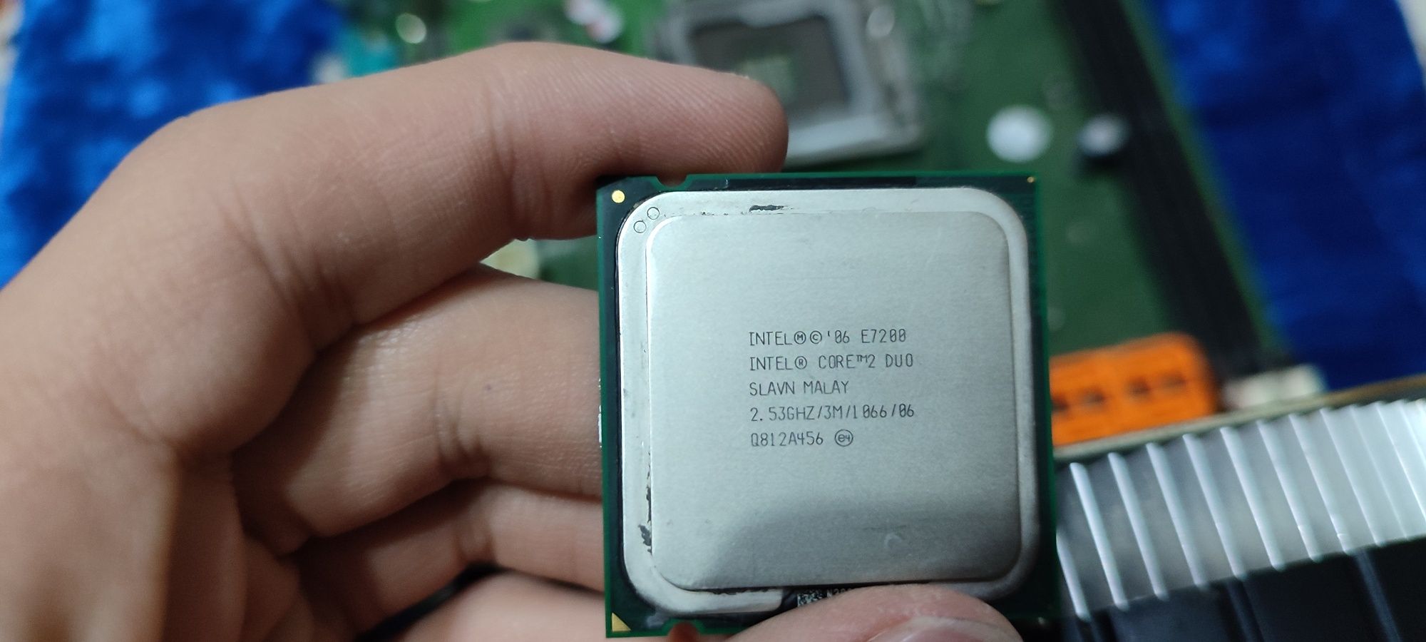 Материнка 775 сокет+pentium e5300+core 2duo e7200+озу 2,5гб+видеокартa