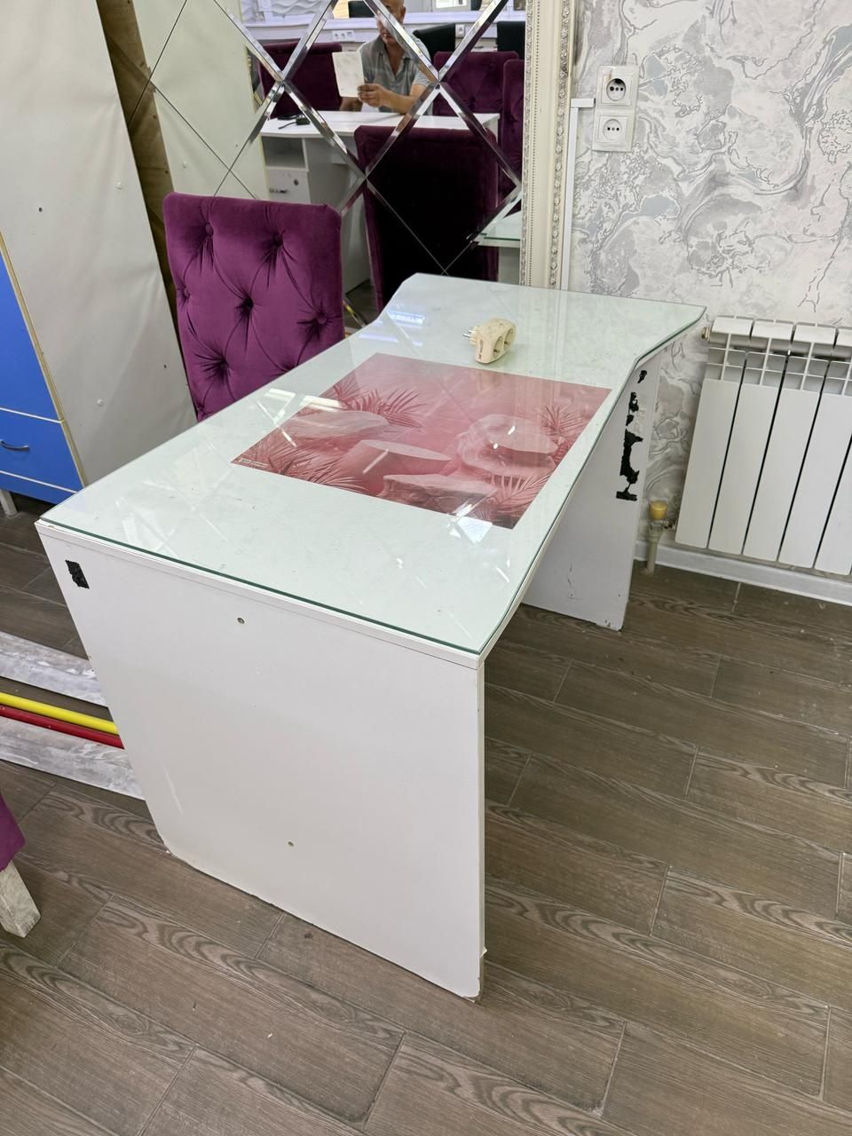 Все для салона мебели стол,пуфик