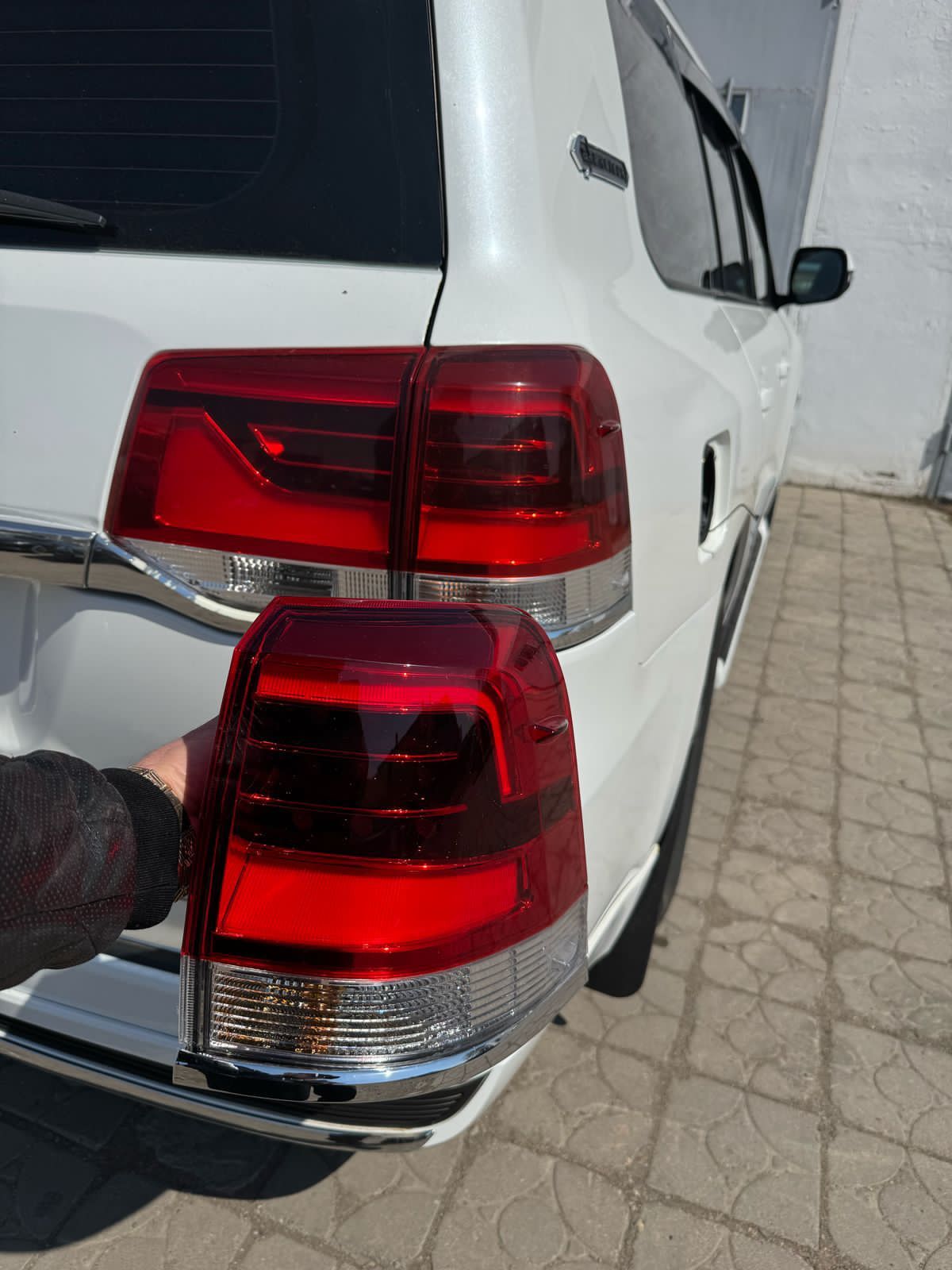 Подномерник Тойота Ленд Крузер 200 lx570