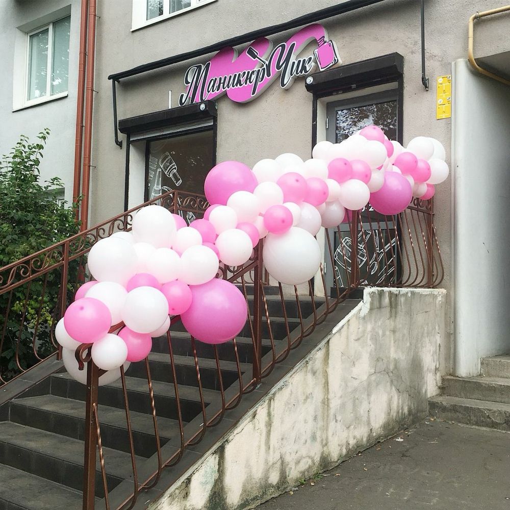 Оформление входной группы шарами арка