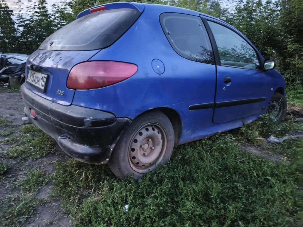Продам машину Пежо 206