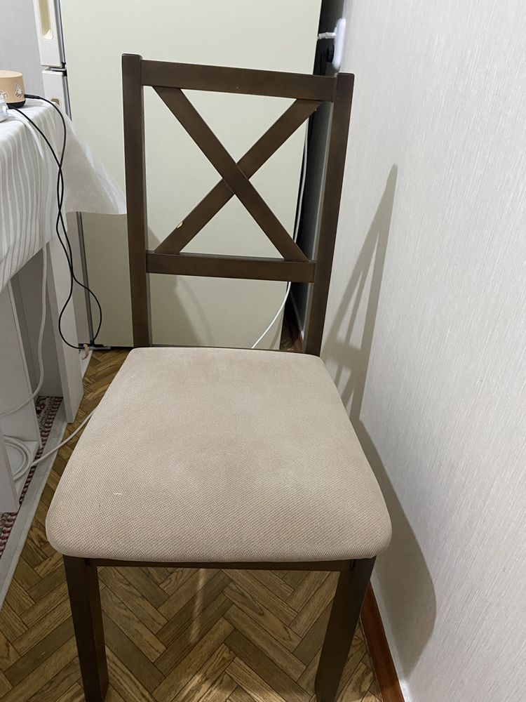 Продам гостевой стол и 4 стула