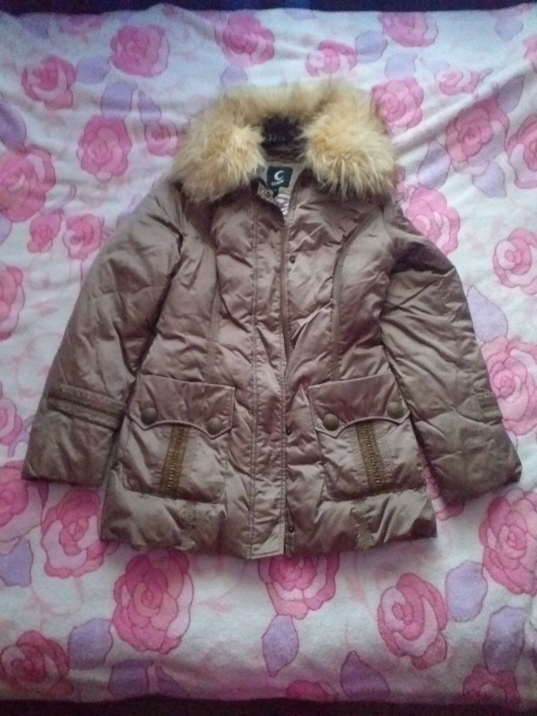 Продам куртку женскую