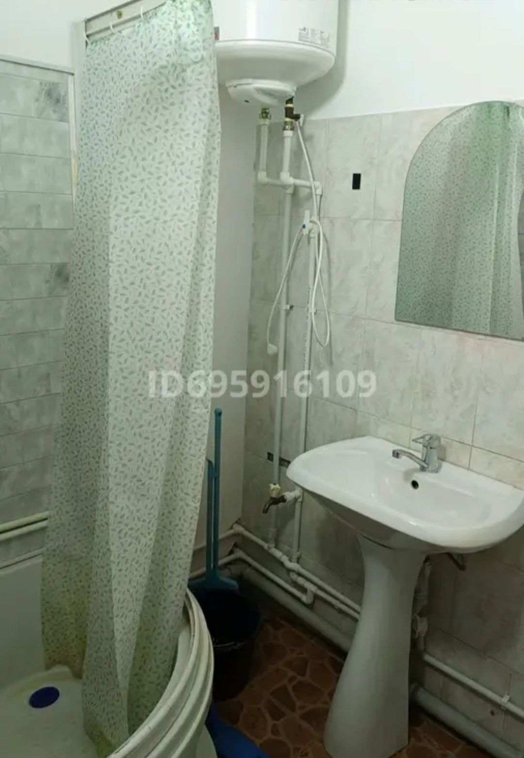 Продам квартиру в бывшем общежитии на пр.Абылайхана