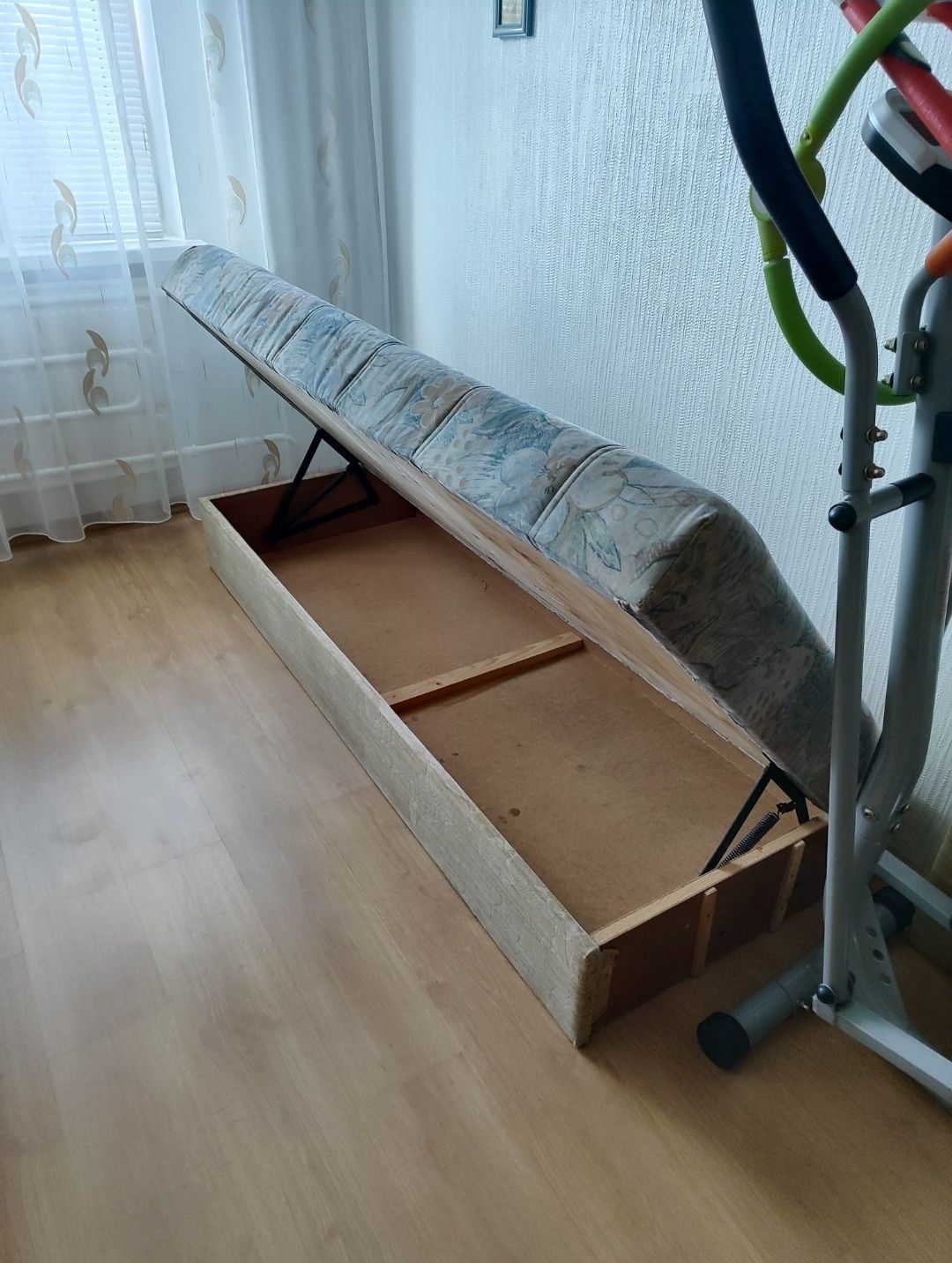 Кровать тахта продам