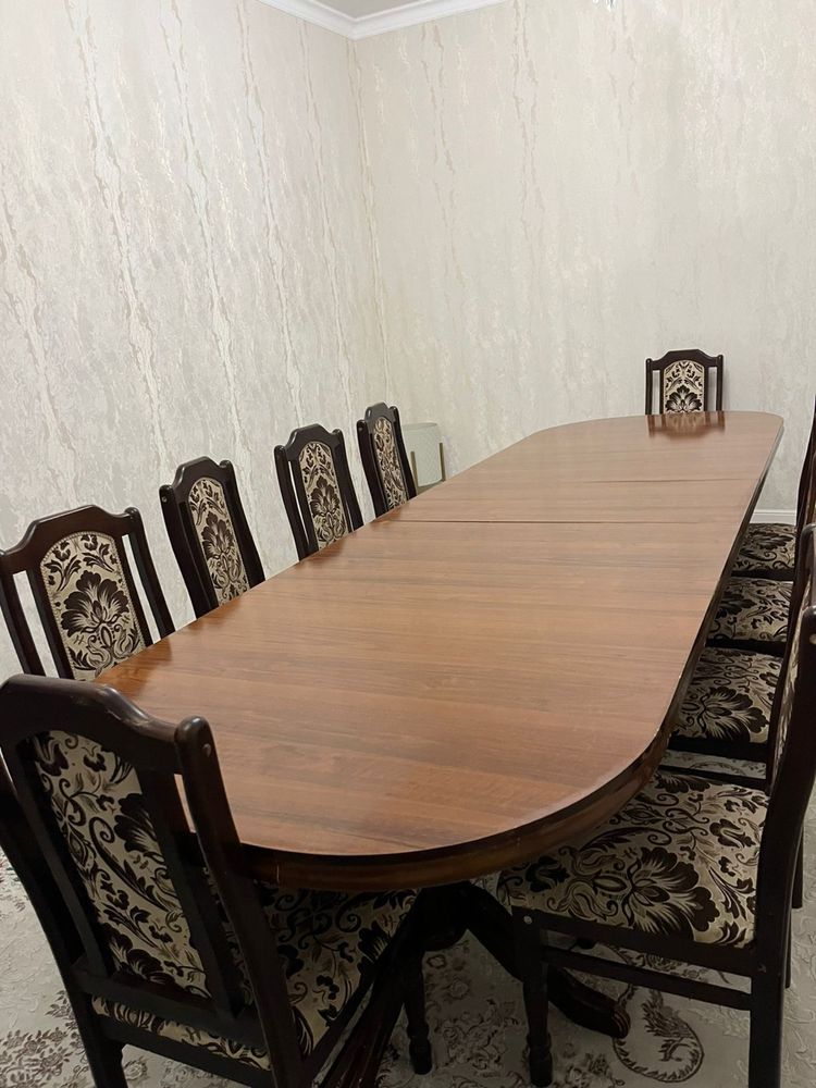 Продается стол со стульями