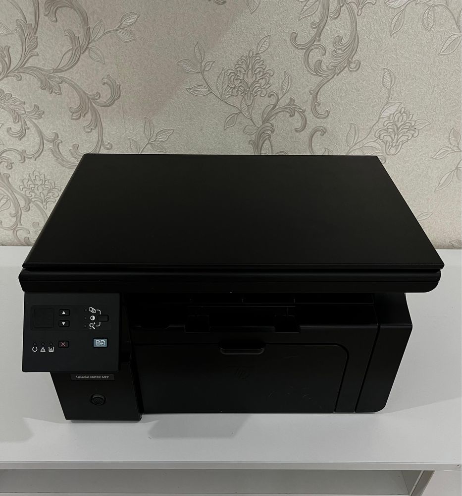 Продаю б/у принтер HP LaserJet M1132 MFP (3 в 1)