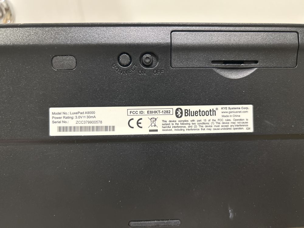 беспроводная Bluetooth-клавиатура Genius LuxePad 9000